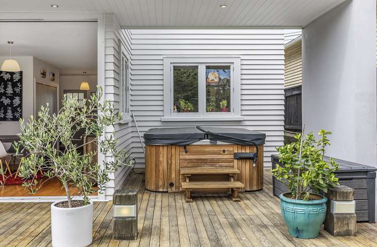 8 Hargreaves Street Mount Cook_11