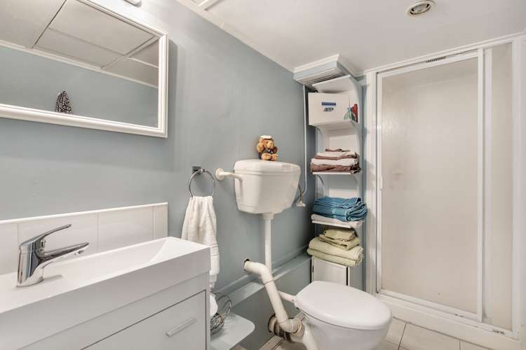 32 Dolbear Street Titirangi_15