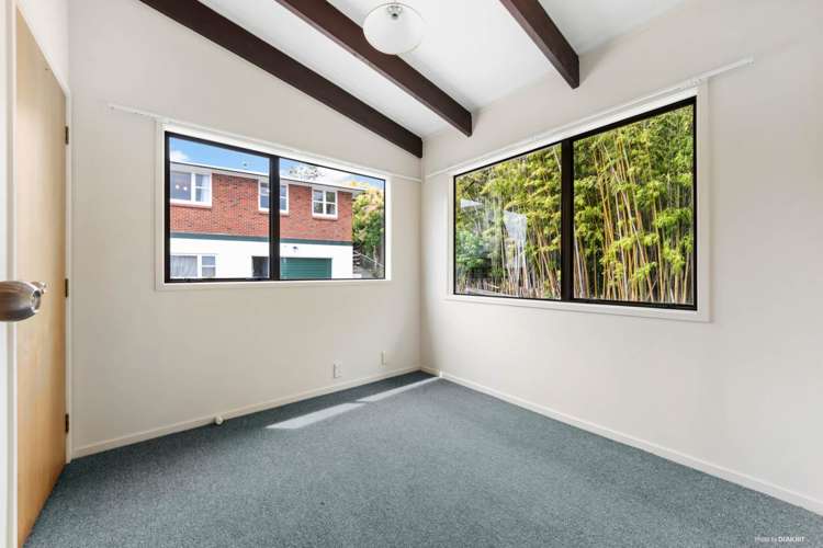 66 Tiverton Road New Windsor_9