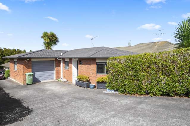 Easy-Care Home in Peaceful Cul-de-Sac
