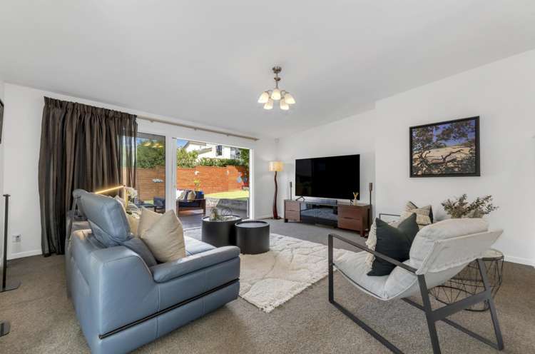 9 Bradbury Road Botany Downs_7