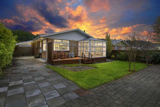 4 Bedrooms, 2 Living areas, Fully Fenced Home