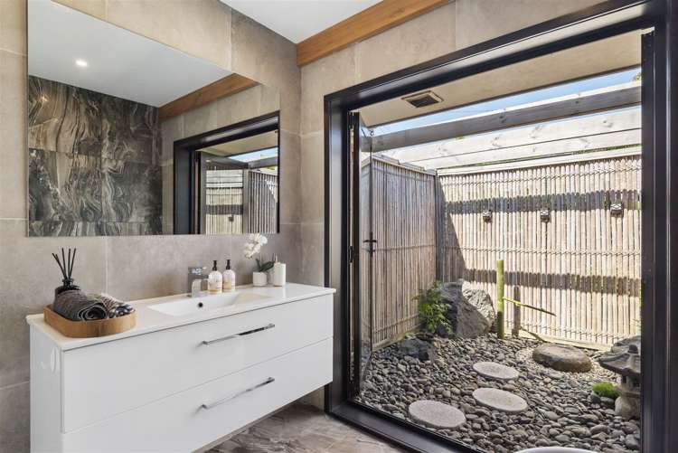 1/870 Beach Road Waiake_18