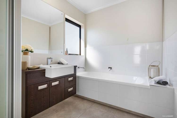 5 Terrasini Drive Flat Bush_11