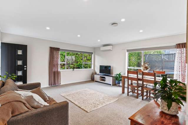 2/4 Illana Place Ranui_3