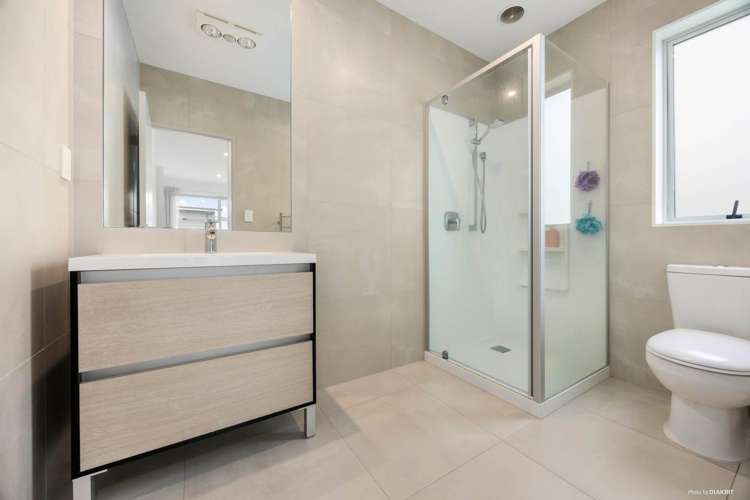 9 Taikura Avenue Red Beach_11