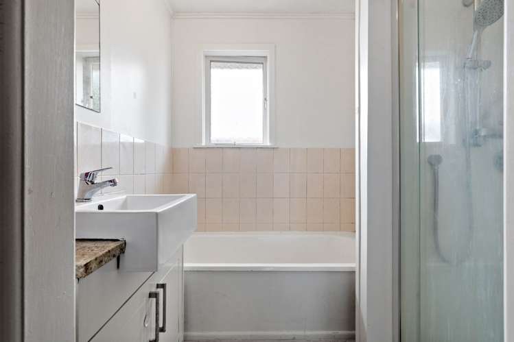 1 Tamariki Avenue Kelston_16