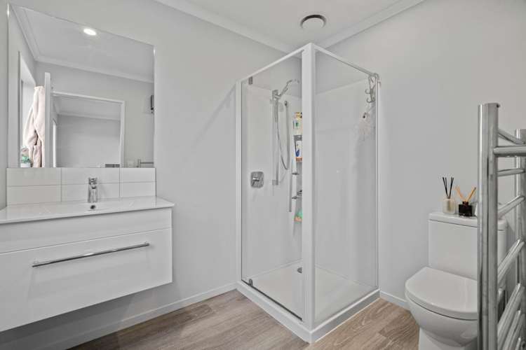 52 Tippet Crescent Wigram_10