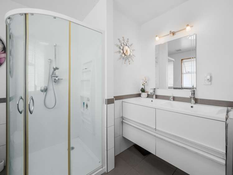 9 Falcon Drive Allenton_12