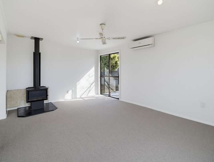 18 Wyatt Cres Onekawa_5