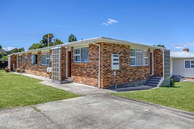 1/60a Mangere Road_0
