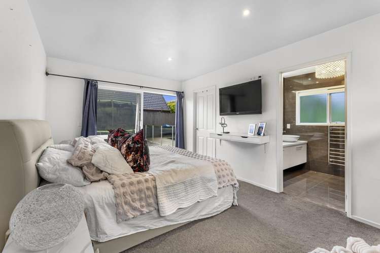 94 Norman Lesser Drive St Johns Park_6