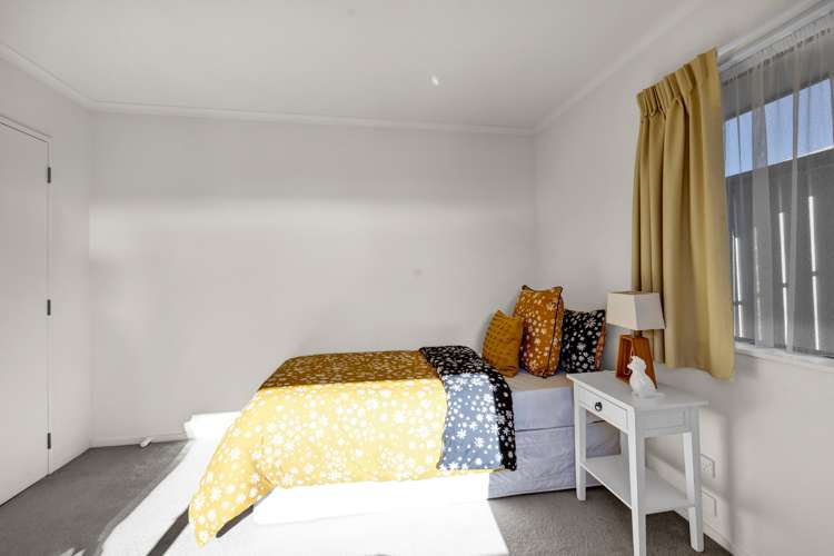 1/2 Waiwera Place Merrilands_14