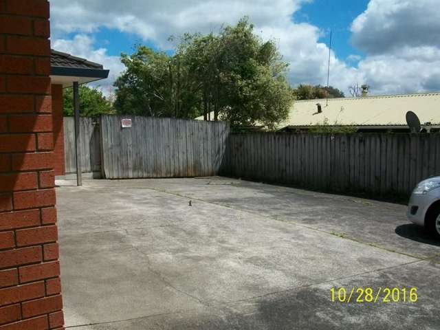 1/10 Netherlands Avenue Kelston_2