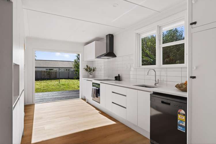 11 Churchill Crescent_5