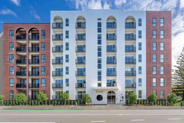 North facing, modern apartment in Avondale