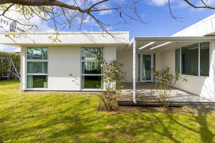 15 Magnolia Rise Waipahihi_24