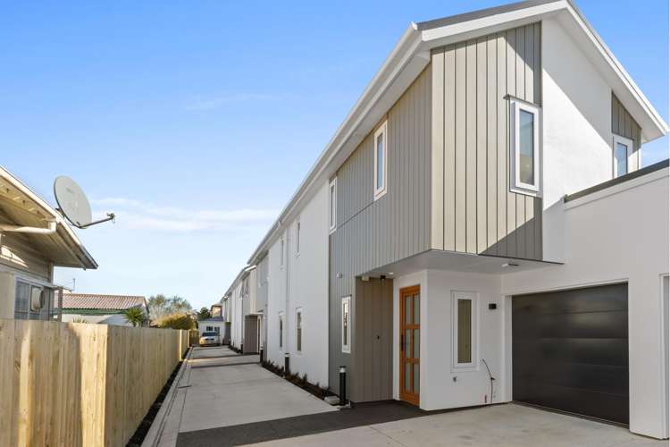 2/61 Waltham Road_0