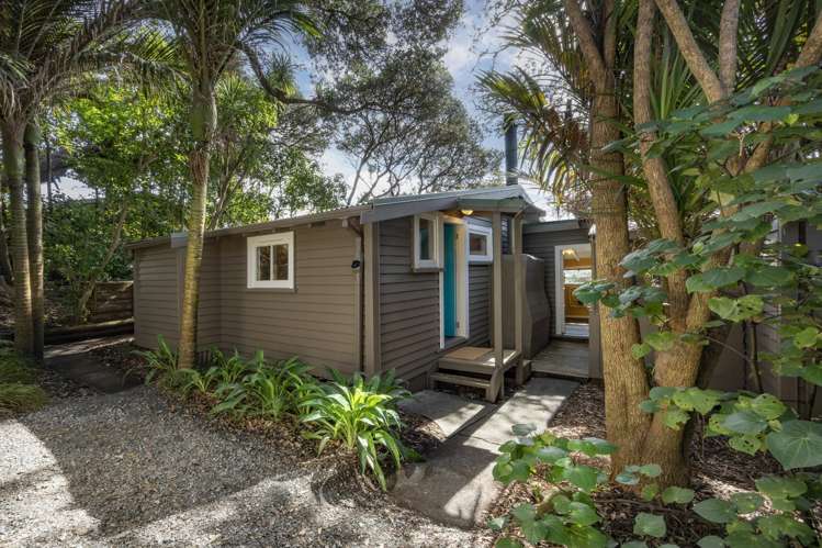 63 Seaview Road Piha_21