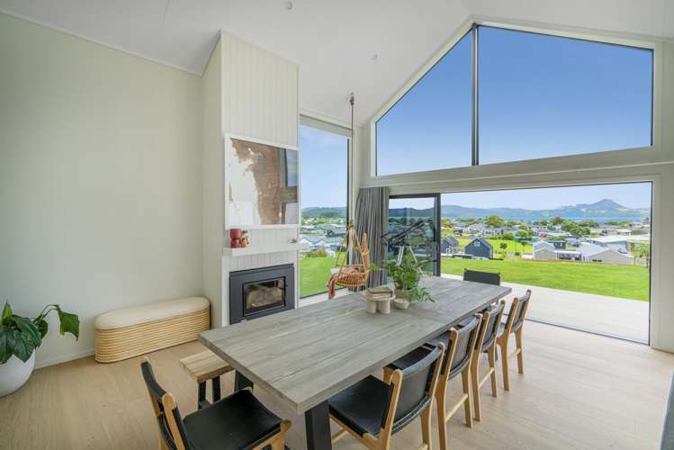 5 Joyce Harsant Place Cooks Beach_7