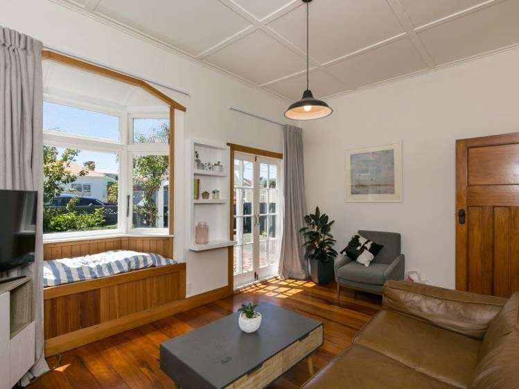 13 Toru Street Lyall Bay_19