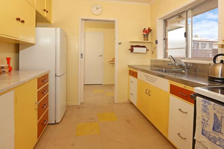 2/71 Royal View Road Te Atatu South_7