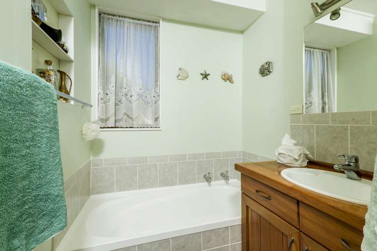 27 Starveall Street Brightwater_8