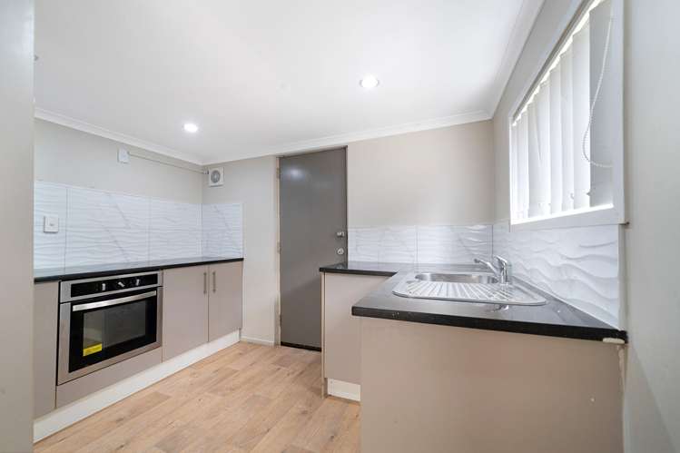 41 Royal Road Massey_21