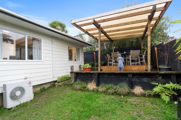 2/33 Pisces Road Glen Eden_15