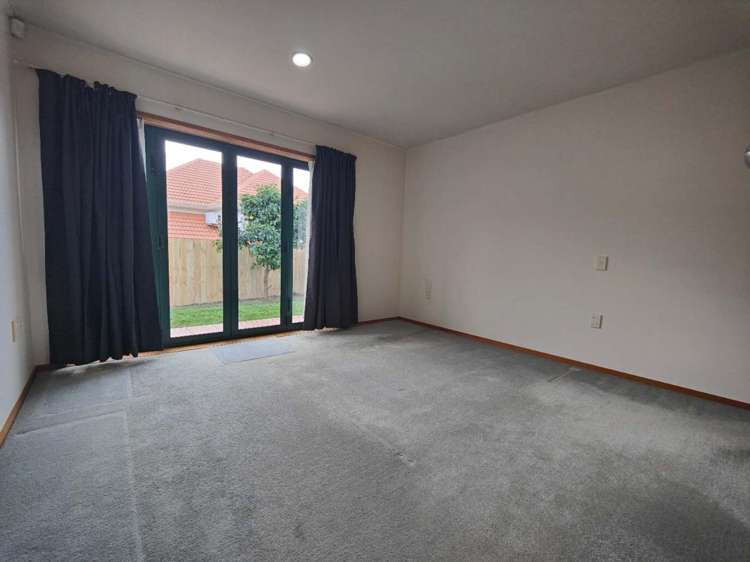 8 Auden Close 2369_11