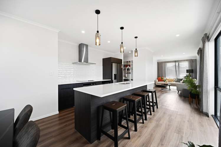 2/10 Bourn Heath Drive Rototuna_6