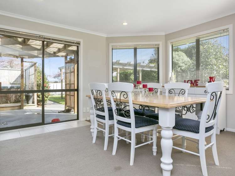 6 De La Mare Drive Leamington_6