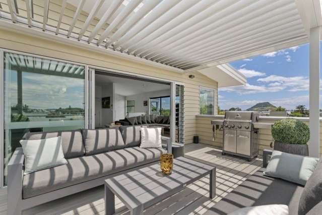 Three-Bedroom Waterfront Townhouse with Stunning Views in Otumoetai