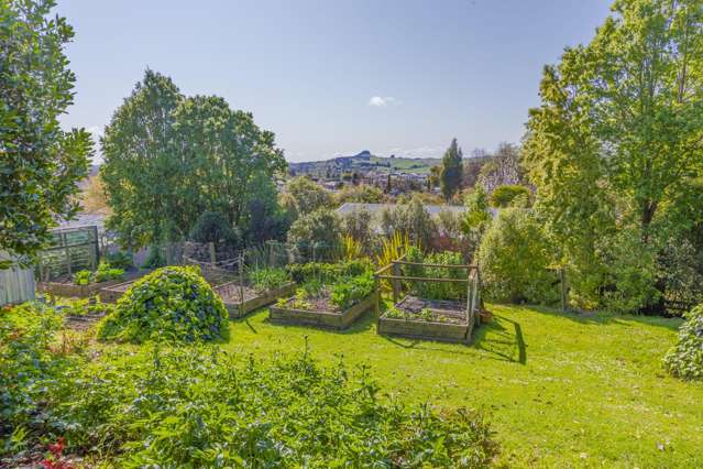 Remarkable hillside setting