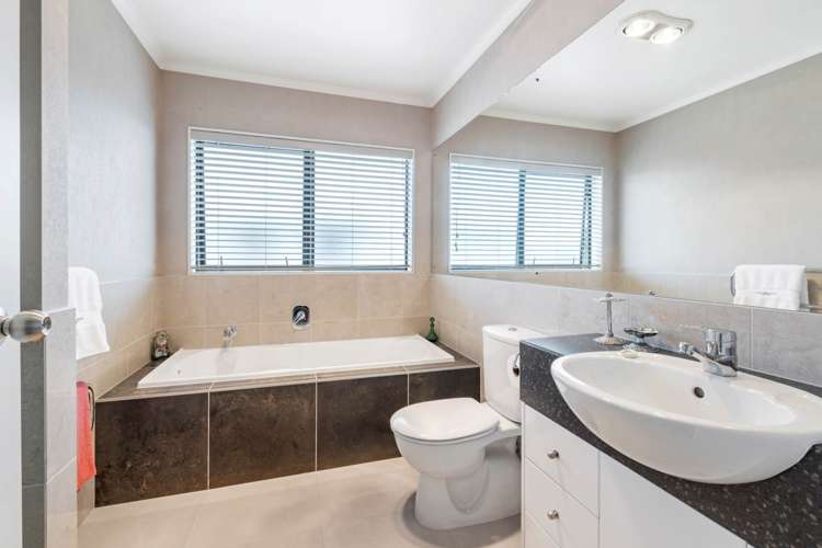 21 Turnberry Drive Wattle Downs_17