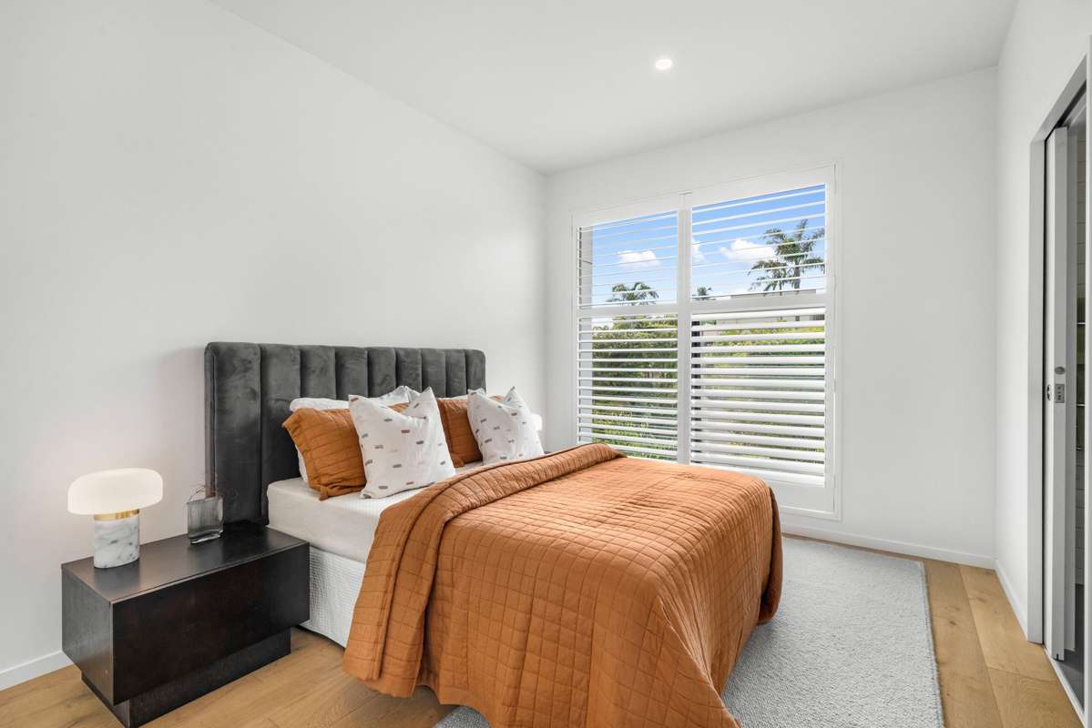 2/37 Glen Atkinson Street_4