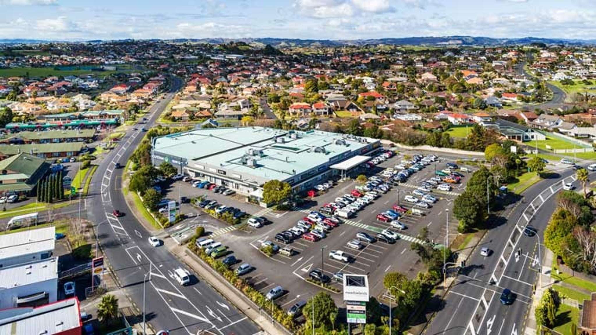 Suburban retail centre with supermarket at its heart