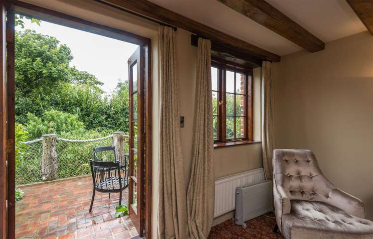 3/7 Quiet Woman Way Monaco_7