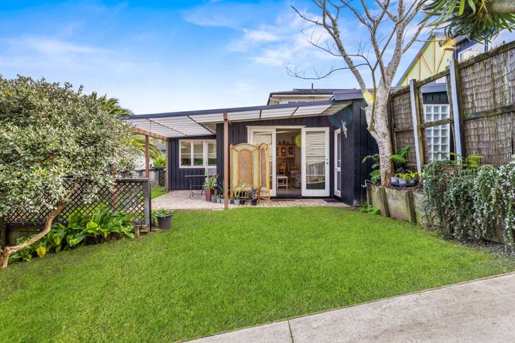 65 Royal Road Massey_11