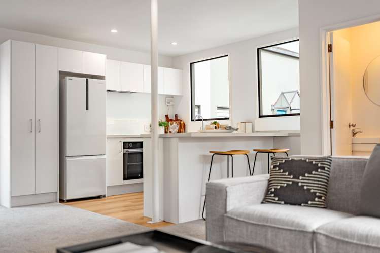 4/16 Derby Street Saint Albans_11