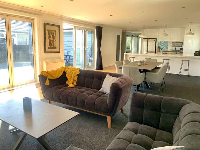 Beautifully renovated fully furnished spacious family home in Prime Location!