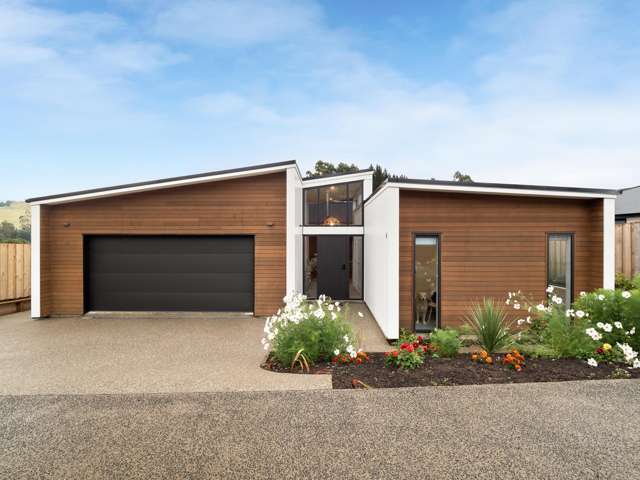 Stylish & Modern - A Must-See in Kenmure!