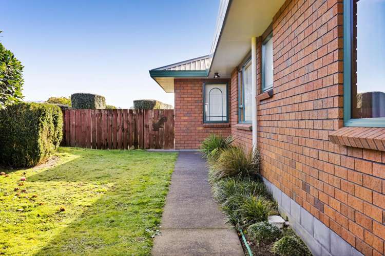 60 Pembroke Road East Stratford_1