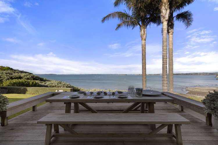 1 Marine Parade Piha_7