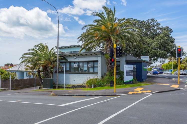 308 Lake Road Hauraki_5