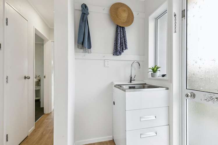 8a Tarawera Road Johnsonville_6