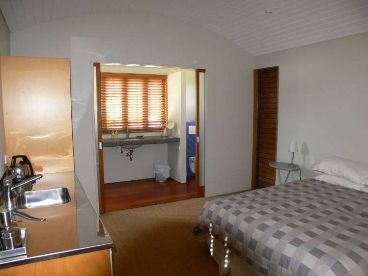 14 Ajax Head Pauanui_9