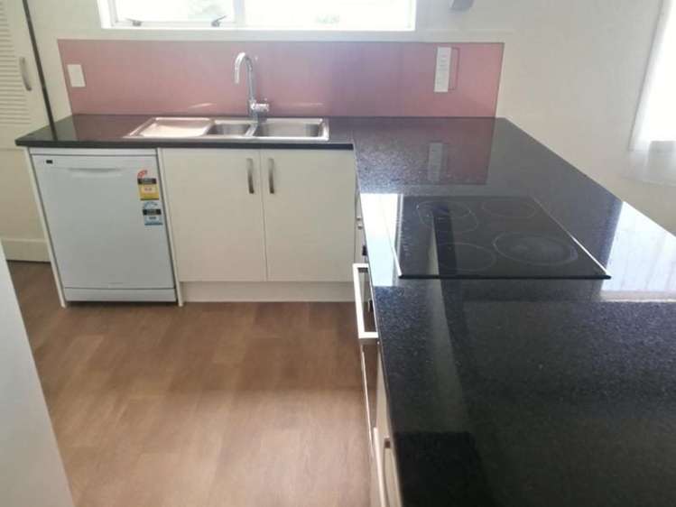 53 West Coast Road Glen Eden_2