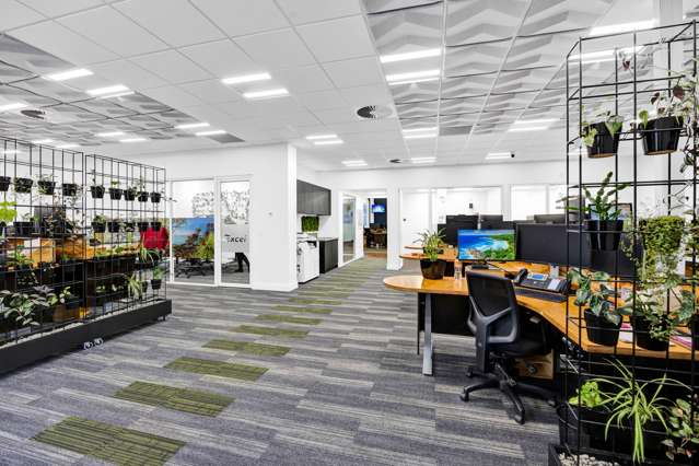 National tenant - Six-year term