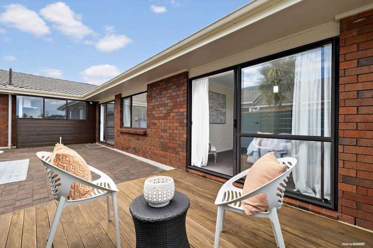 32 Lexington Drive Botany Downs_15